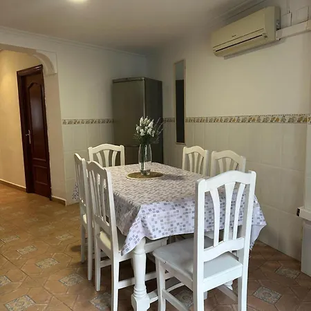 Casa 12 Pax Metro Valencia Holiday home