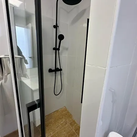 Casa 12 Pax Metro Valencia Holiday home *